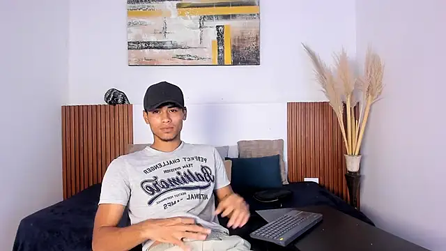 Snapshot of zander_2120 chatting on October 13, 1:17 pm zander 2120 online show from October 13, 1:17 pm