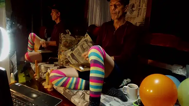 laye19 online show from November 16, 6:04 am