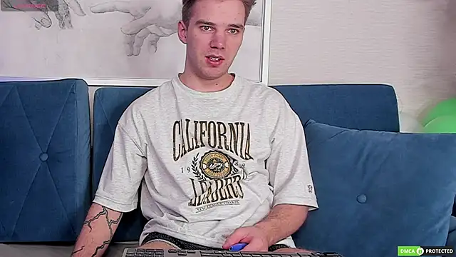 Snapshot of ArthurWhitee chatting on March 19, 3:41 am ArthurWhitee online show from March 19, 3:41 am