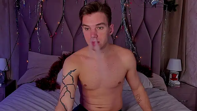 Snapshot of ArthurWhitee chatting on December 20, 3:58 am ArthurWhitee online show from December 20, 3:58 am