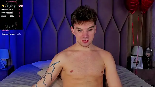 Snapshot of ArthurWhitee chatting on February 9, 3:53 am ArthurWhitee online show from February 9, 3:53 am