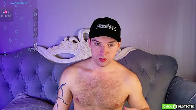 ArthurWhitee online show from April 21, 8:20 am