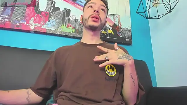 Snapshot of noah_ricci chatting on December 23, 12:08 pm noah ricci online show from December 23, 12:08 pm