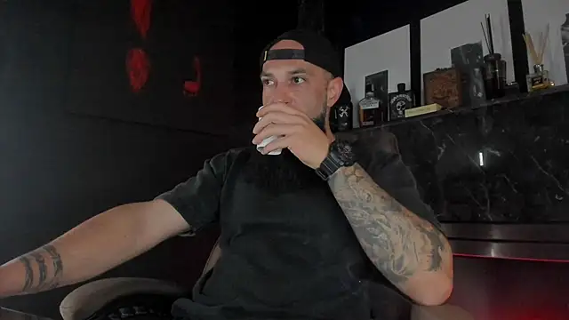 Snapshot of axxelrich_ chatting on October 25, 4:03 am axxelrich online show from October 25, 4:03 am