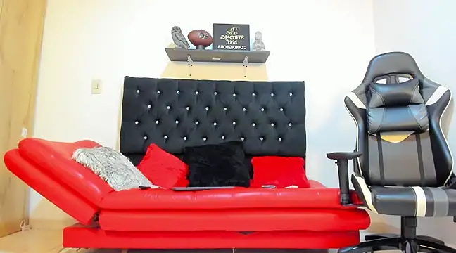 Snapshot of julian_wallace chatting on March 21, 9:12 pm julian wallace online show from March 21, 9:12 pm