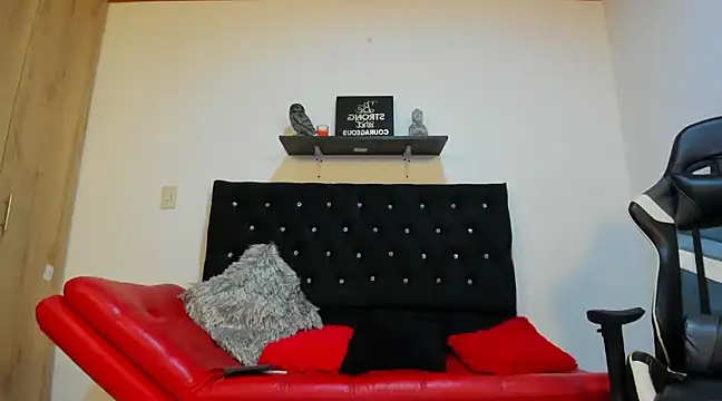 Snapshot of julian_wallace chatting on March 5, 12:05 am julian wallace online show from March 5, 12:05 am