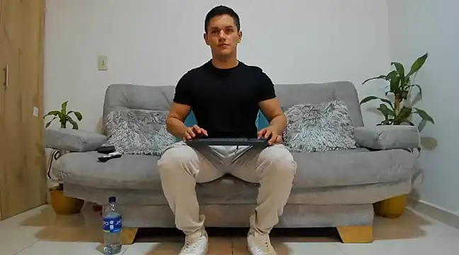 Snapshot of julian_wallace chatting on December 10, 8:38 pm julian wallace online show from December 10, 8:38 pm
