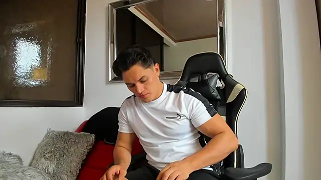 julian wallace online show from April 24, 5:37 pm