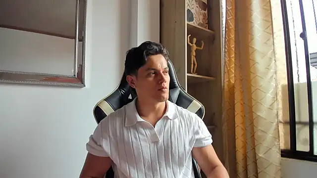 julian wallace online show from April 27, 5:30 pm