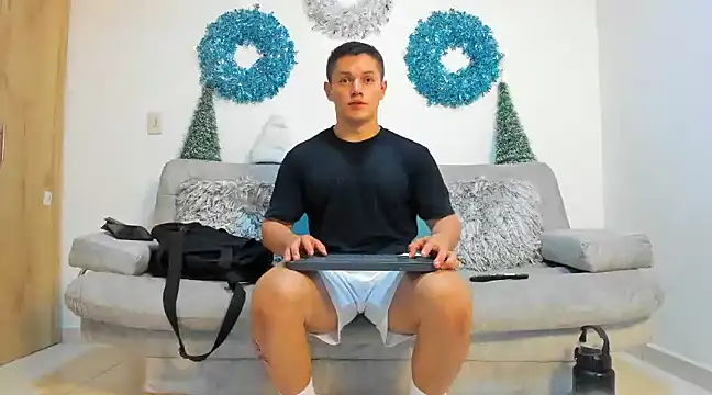Snapshot of julian_wallace chatting on December 31, 12:32 am julian wallace online show from December 31, 12:32 am