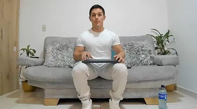 Snapshot of julian_wallace chatting on December 14, 10:50 pm julian wallace online show from December 14, 10:50 pm
