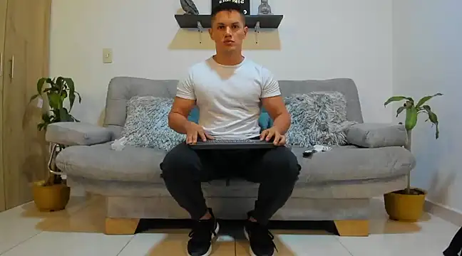 Snapshot of julian_wallace chatting on January 27, 2:02 pm julian wallace online show from January 27, 2:02 pm