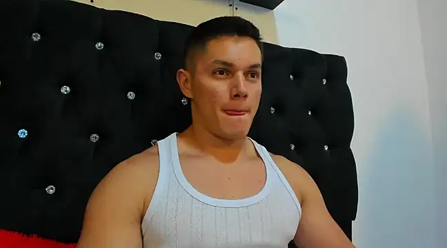 Snapshot of julian_wallace chatting on February 26, 1:43 am julian wallace online show from February 26, 1:43 am