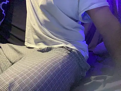 Snapshot of BigMac1596 chatting on October 19, 5:05 pm BigMac1596 online show from October 19, 5:05 pm