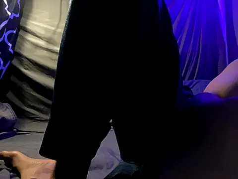 Snapshot of BigMac1596 chatting on October 14, 7:43 pm BigMac1596 online show from October 14, 7:43 pm