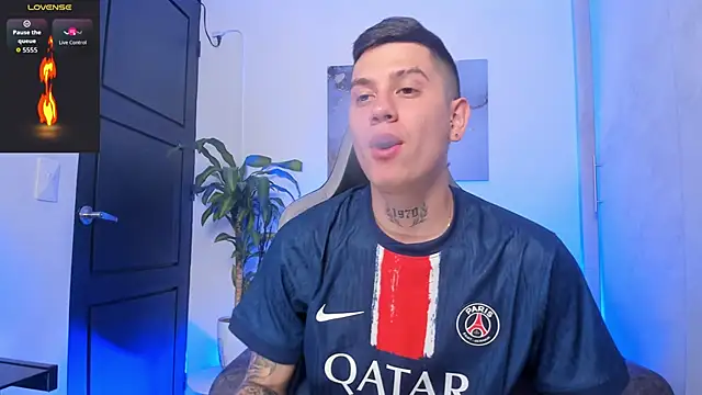 Snapshot of Yeiko_Romero_ chatting on October 16, 5:43 pm Yeiko Romero online show from October 16, 5:43 pm