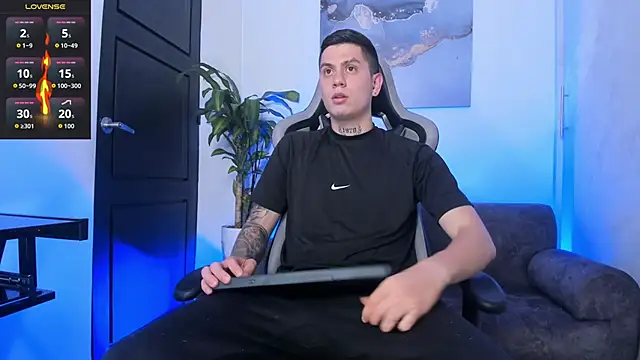 Snapshot of Yeiko_Romero_ chatting on October 21, 12:03 am Yeiko Romero online show from October 21, 12:03 am