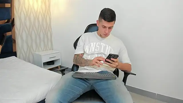 Snapshot of Yeiko_Romero_ chatting on February 18, 5:22 pm Yeiko Romero online show from February 18, 5:22 pm