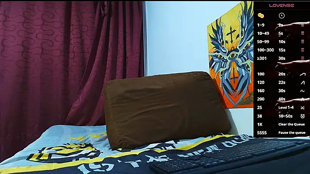 Snapshot of Thomass00 chatting on October 24, 12:24 am Thomass00 online show from October 24, 12:24 am