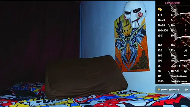 Snapshot of Thomass00 chatting on October 31, 12:45 am Thomass00 online show from October 31, 12:45 am