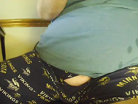 mnguy1972 online show from May 15, 3:15 am
