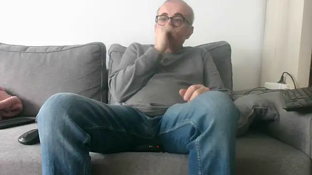 Snapshot of Bretoncool chatting on October 31, 2:31 pm Bretoncool online show from October 31, 2:31 pm