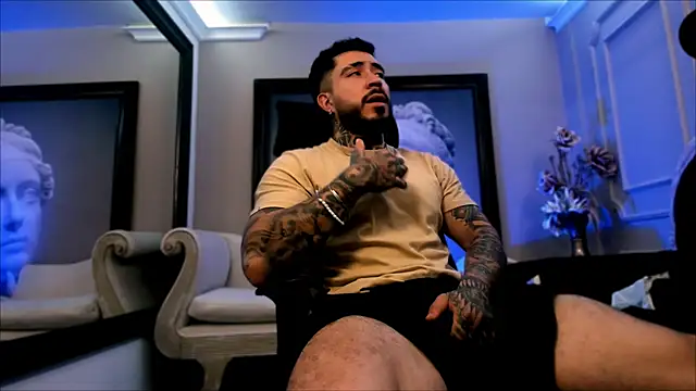 LeoSalvatore  online show from December 15, 9:42 pm