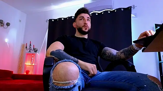 MightyAaron66 online show from April 25, 4:48 am