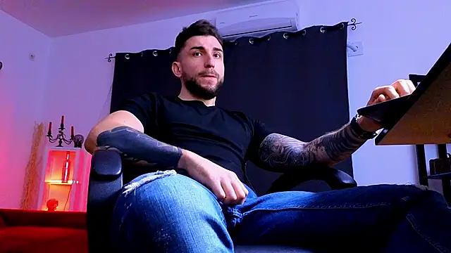 MightyAaron66 online show from February 6, 6:43 am