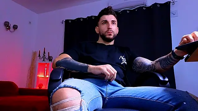 MightyAaron66 online show from October 15, 6:21 am