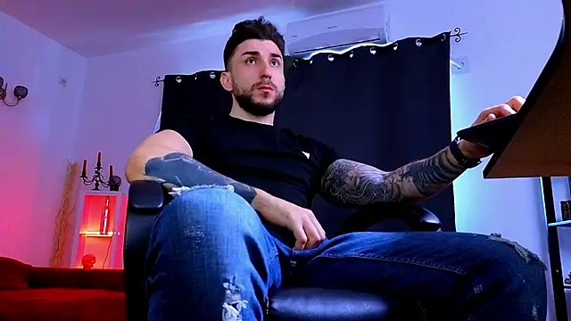 MightyAaron66 online show from April 1, 1:13 pm