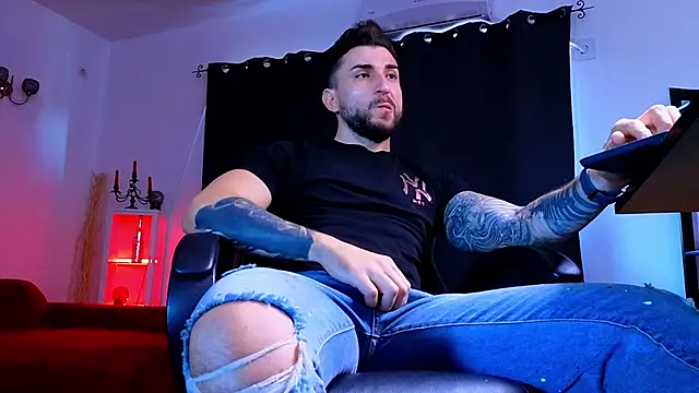 MightyAaron66 online show from October 19, 6:49 am