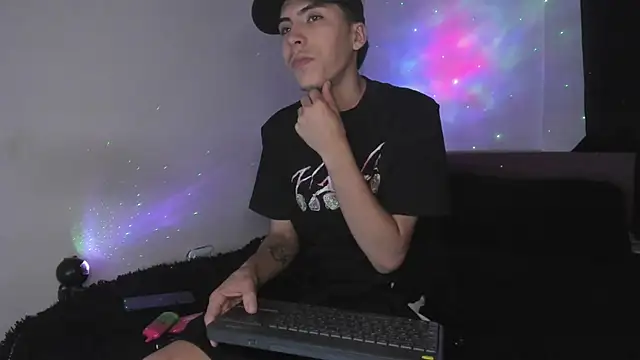 HeellBoy  online show from May 23, 2:28 am