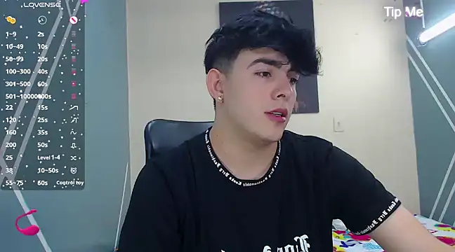 Snapshot of nolan_twink1 chatting on December 6, 5:44 pm nolan twink1 online show from December 6, 5:44 pm