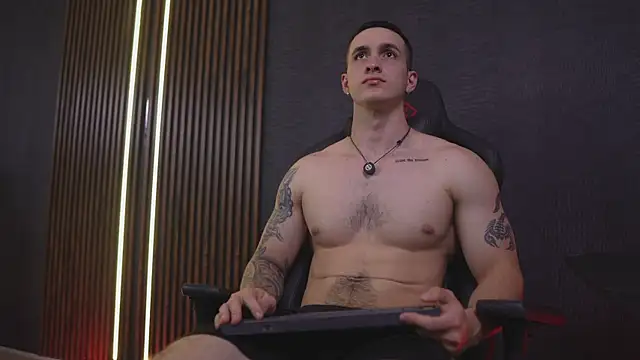 JacksonOlsenn online show from June 22, 8:46 pm