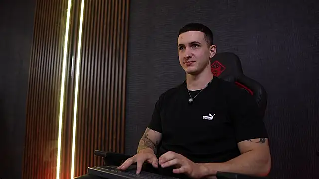 JacksonOlsenn online show from February 25, 9:05 pm