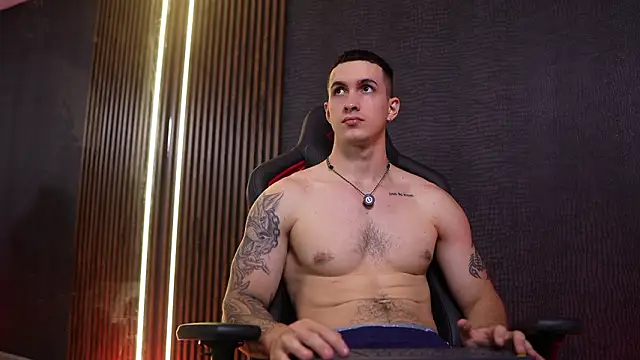 JacksonOlsenn online show from March 23, 8:48 pm