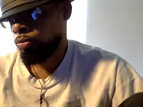 Snapshot of WhiskeyWood_DuhGOD chatting on December 10, 5:33 pm WhiskeyWood DuhGOD online show from December 10, 5:33 pm