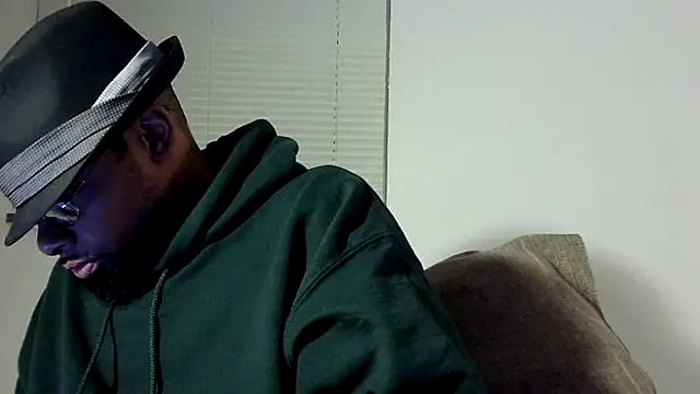Snapshot of WhiskeyWood_DuhGOD chatting on February 6, 3:37 am WhiskeyWood DuhGOD online show from February 6, 3:37 am