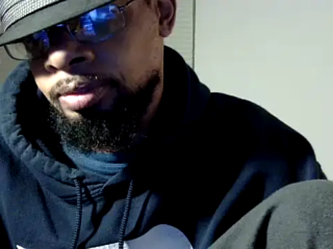 Snapshot of WhiskeyWood_DuhGOD chatting on December 19, 3:29 am WhiskeyWood DuhGOD online show from December 19, 3:29 am