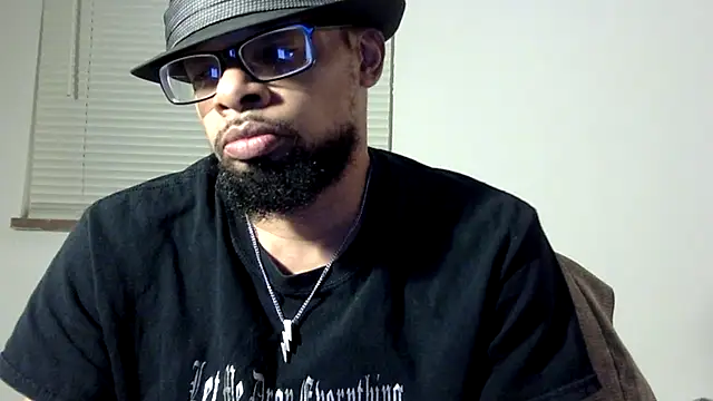 Snapshot of WhiskeyWood_DuhGOD chatting on November 2, 1:21 am WhiskeyWood DuhGOD online show from November 2, 1:21 am