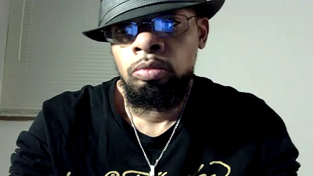 Snapshot of WhiskeyWood_DuhGOD chatting on January 18, 3:35 am WhiskeyWood DuhGOD online show from January 18, 3:35 am