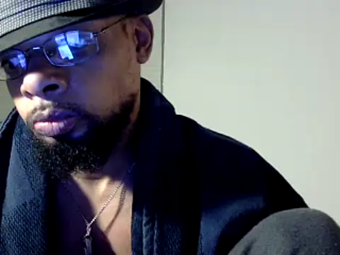 Snapshot of WhiskeyWood_DuhGOD chatting on December 5, 3:37 am WhiskeyWood DuhGOD online show from December 5, 3:37 am