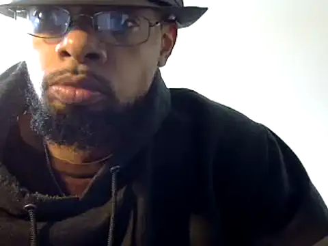 Snapshot of WhiskeyWood_DuhGOD chatting on December 3, 5:23 pm WhiskeyWood DuhGOD online show from December 3, 5:23 pm