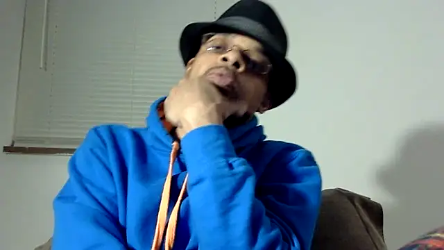 Snapshot of WhiskeyWood_DuhGOD chatting on February 8, 3:41 am WhiskeyWood DuhGOD online show from February 8, 3:41 am