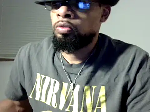 Snapshot of WhiskeyWood_DuhGOD chatting on December 17, 3:28 am WhiskeyWood DuhGOD online show from December 17, 3:28 am