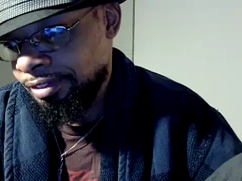 Snapshot of WhiskeyWood_DuhGOD chatting on December 3, 3:29 am WhiskeyWood DuhGOD online show from December 3, 3:29 am
