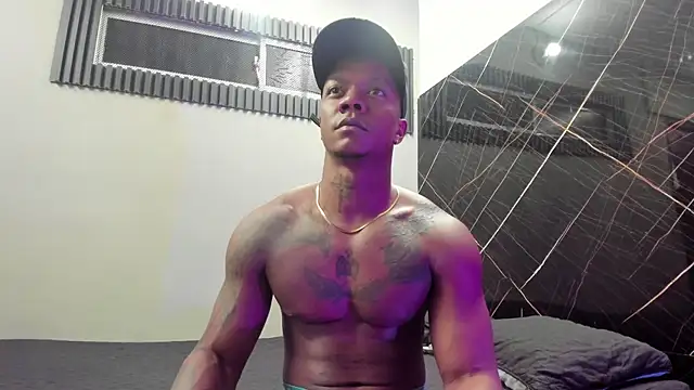 Snapshot of ronnie_7777 chatting on February 1, 7:34 pm ronnie 7777 online show from February 1, 7:34 pm