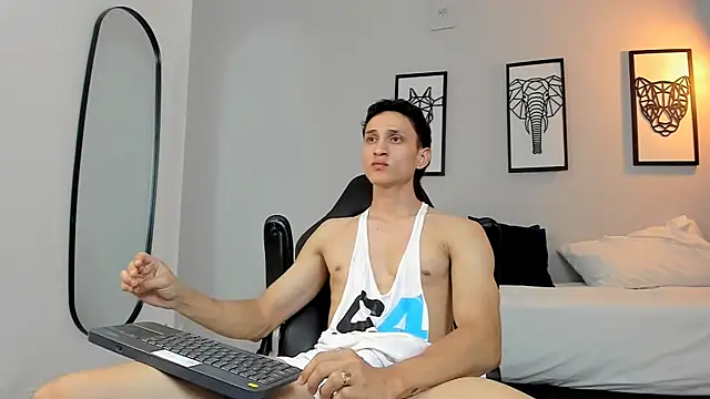 connor twink online show from December 18, 3:55 pm