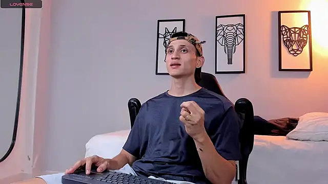 connor twink online show from December 11, 9:33 pm